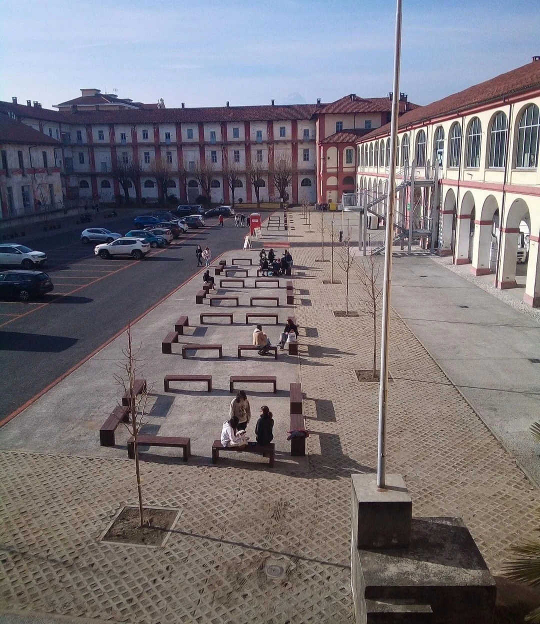 arredo urbano listelli plastica riciclata piazza logisto